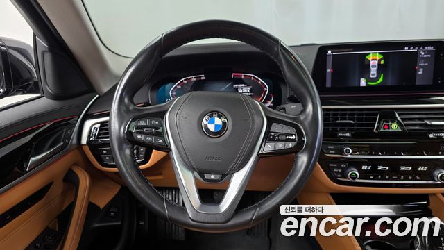 BMW 5-Series 520i Luxury