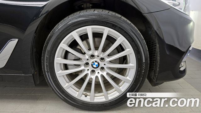 BMW 5-Series 520i Luxury