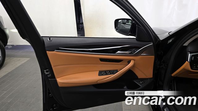 BMW 5-Series 520i Luxury