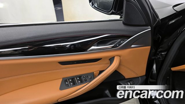 BMW 5-Series 520i Luxury