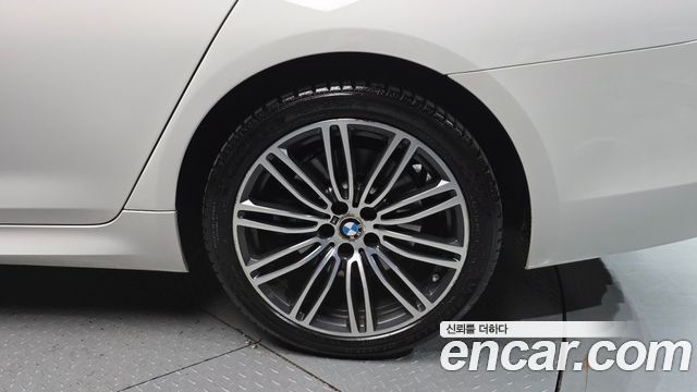 BMW 5-Series 530d M Sport Package