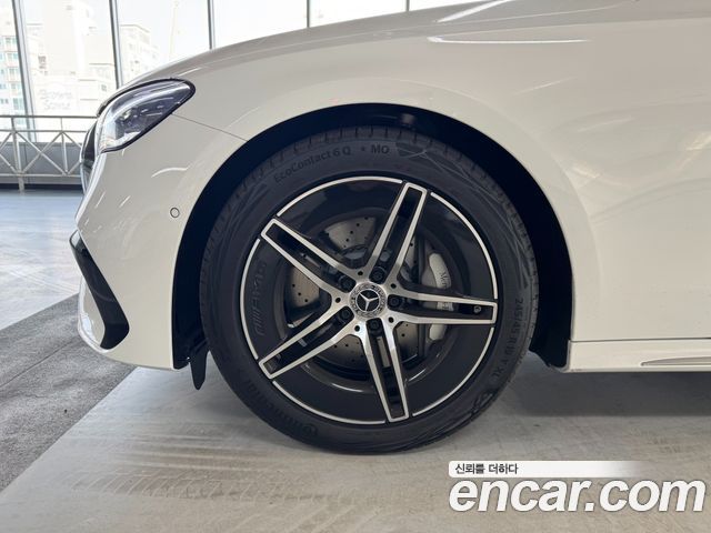 Mercedes-Benz E-Class E300 4MATIC AMG Line