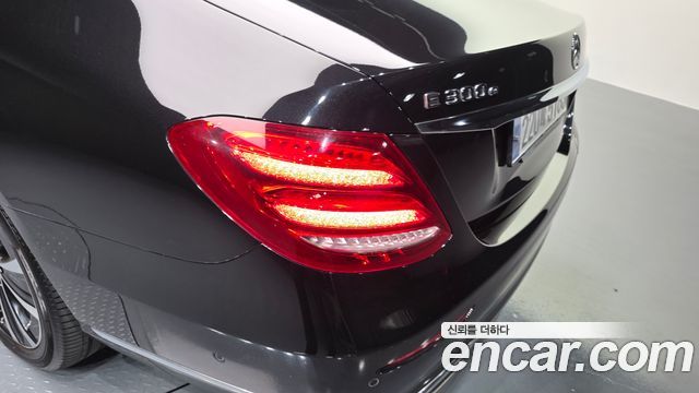 Mercedes-Benz E-Class E300e Exclusive