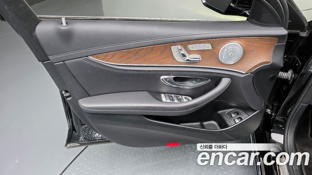 Mercedes-Benz E-Class E300e Exclusive