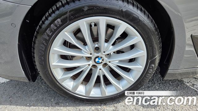 BMW 5-Series 520i Luxury