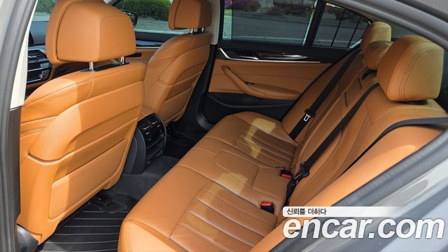 BMW 5-Series 520i Luxury