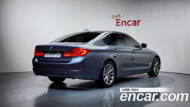 BMW 5-Series 520i Luxury