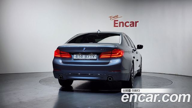 BMW 5-Series 520i Luxury