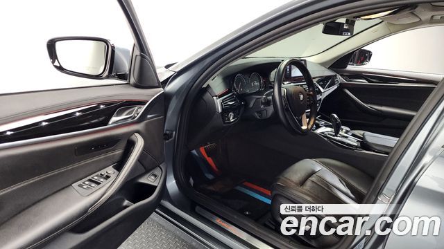 BMW 5-Series 520i Luxury