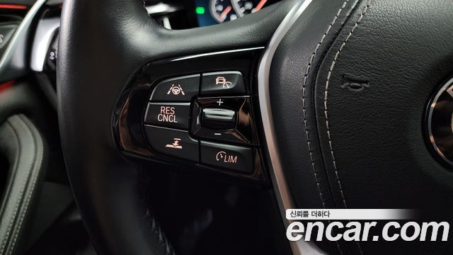 BMW 5-Series 520i Luxury