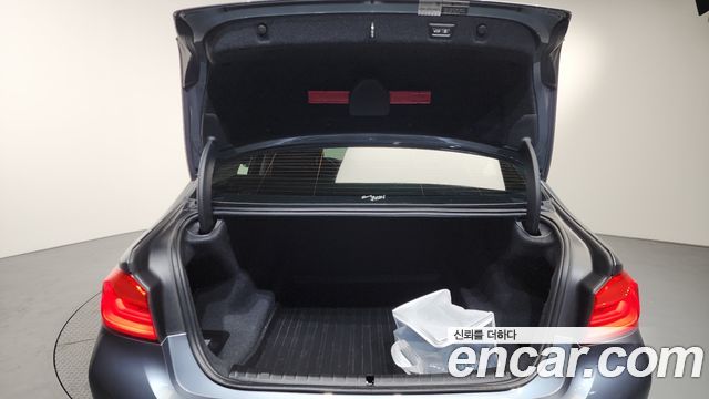 BMW 5-Series 520i Luxury
