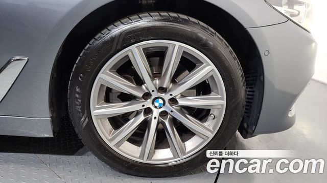 BMW 5-Series 520i Luxury