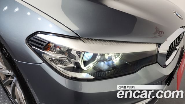 BMW 5-Series 520i Luxury