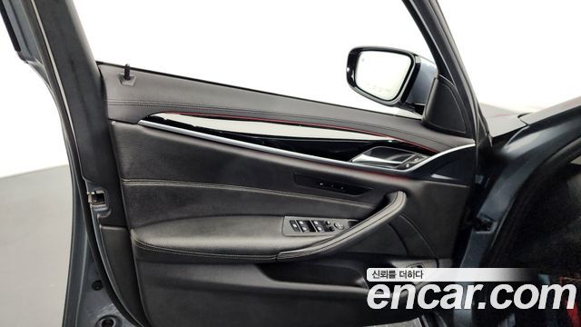BMW 5-Series 520i Luxury