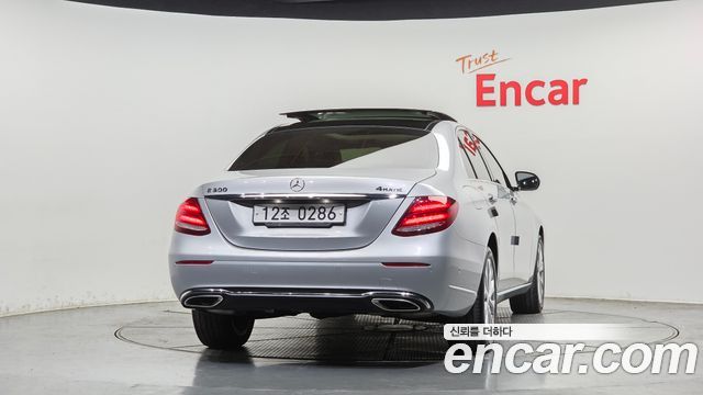 Mercedes-Benz E-Class E300 4MATIC Exclusive