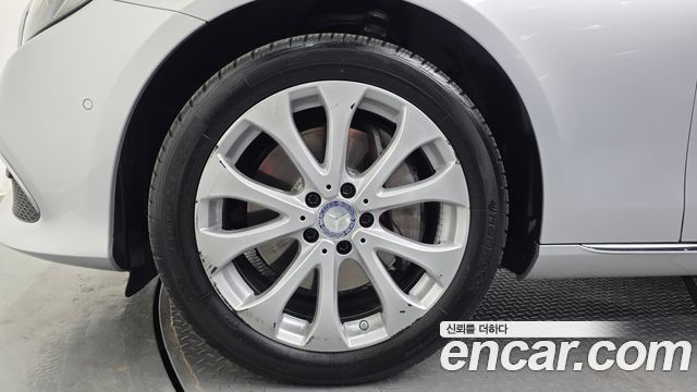 Mercedes-Benz E-Class E300 4MATIC Exclusive