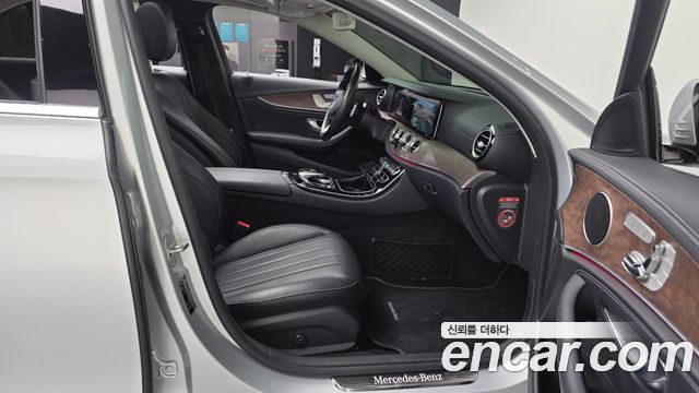 Mercedes-Benz E-Class E300 4MATIC Exclusive