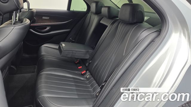 Mercedes-Benz E-Class E300 4MATIC Exclusive