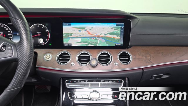 Mercedes-Benz E-Class E300 4MATIC Exclusive