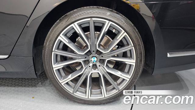 BMW 7-Series 740Li xDrive M Sport Package