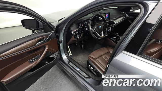 BMW 5-Series 530i xDrive M Sport Package Plus