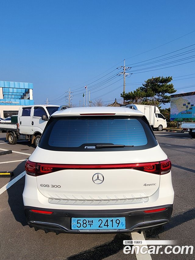 Mercedes-Benz EQB EQB300 4MATIC AMG Line