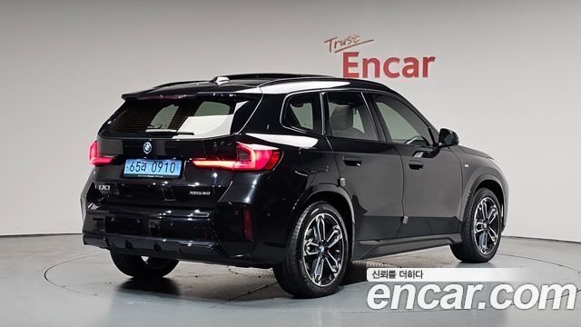 BMW iX1 xDrive 30 M Sport
