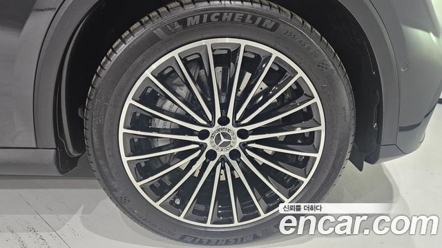 Mercedes-Benz GLC-Class GLC300 4MATIC AMG Line
