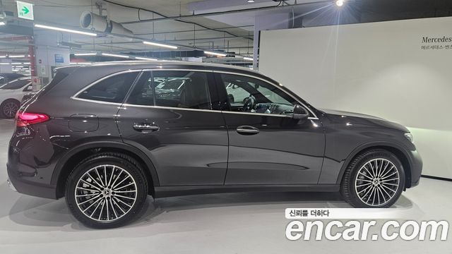 Mercedes-Benz GLC-Class GLC300 4MATIC AMG Line