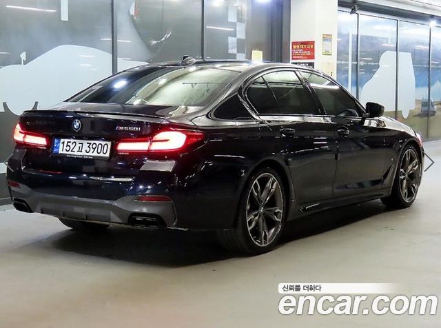 BMW 5-Series M550i xDrive
