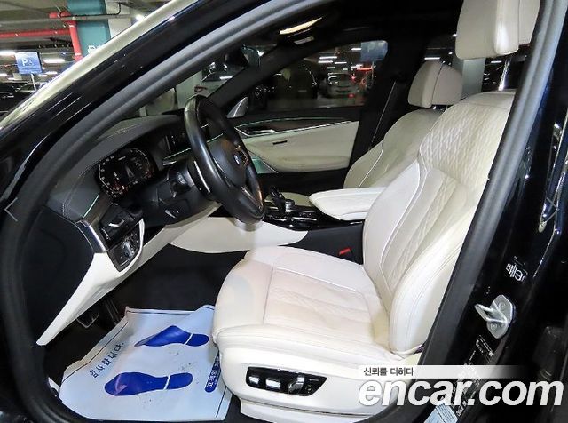 BMW 5-Series M550i xDrive