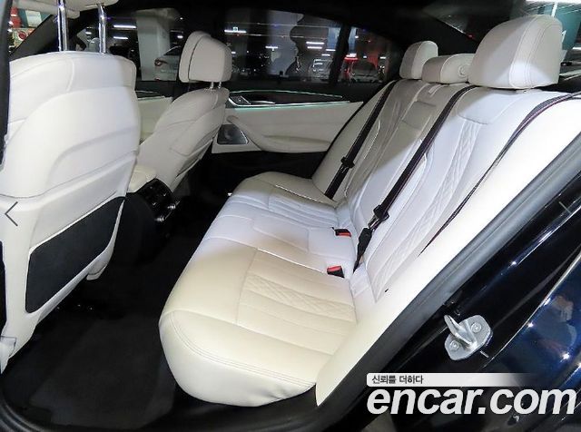 BMW 5-Series M550i xDrive