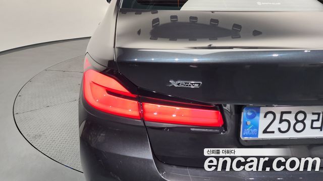 BMW 5-Series 523d xDrive Luxury