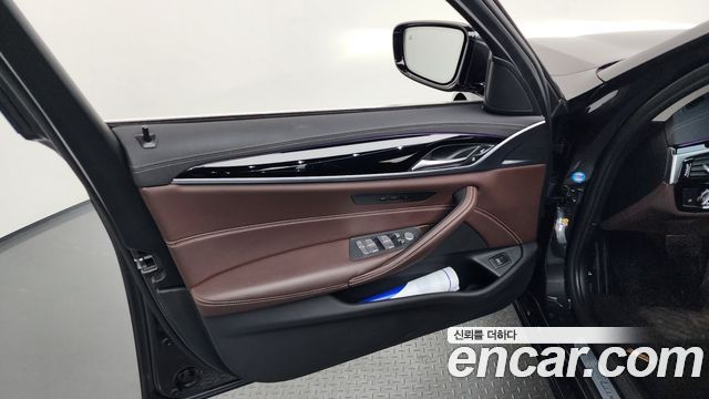 BMW 5-Series 523d xDrive Luxury