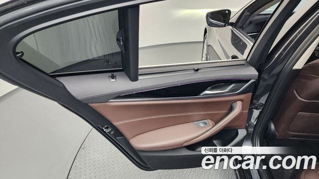 BMW 5-Series 523d xDrive Luxury