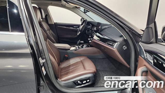 BMW 5-Series 523d xDrive Luxury
