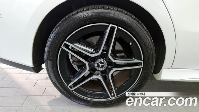 Mercedes-Benz CLA-Class CLA250 4MATIC