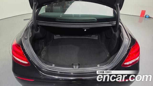 Mercedes-Benz E-Class E220d Avantgarde