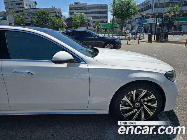 Mercedes-Benz E-Class E300 4MATIC Exclusive