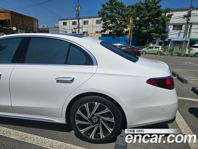 Mercedes-Benz E-Class E300 4MATIC Exclusive