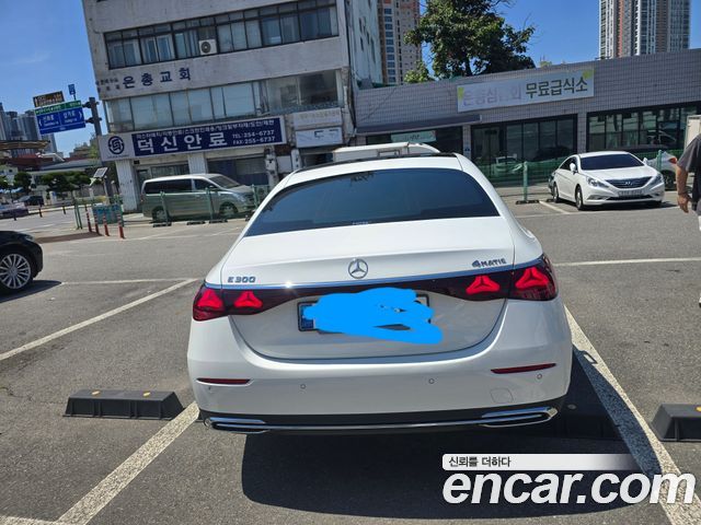 Mercedes-Benz E-Class E300 4MATIC Exclusive