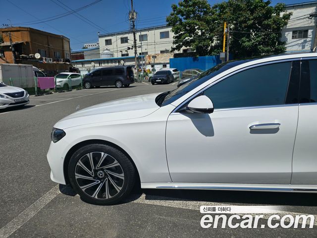 Mercedes-Benz E-Class E300 4MATIC Exclusive
