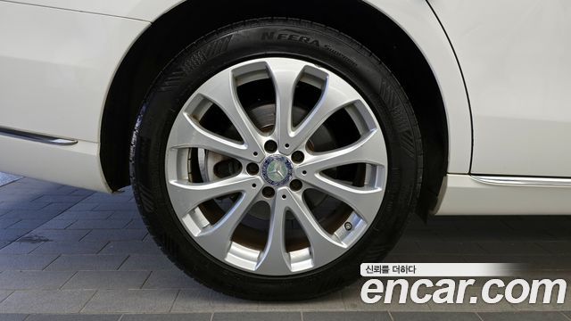 Mercedes-Benz E-Class E220d Exclusive