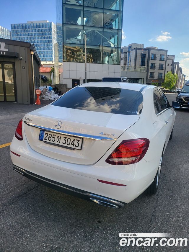 Mercedes-Benz E-Class E220d 4MATIC Avantgarde