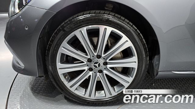 Mercedes-Benz E-Class E300e 4MATIC Exclusive