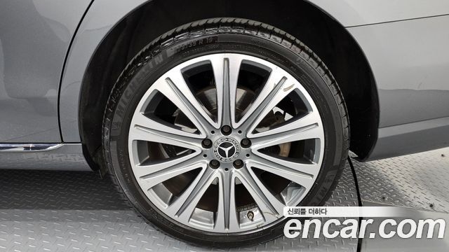 Mercedes-Benz E-Class E300e 4MATIC Exclusive