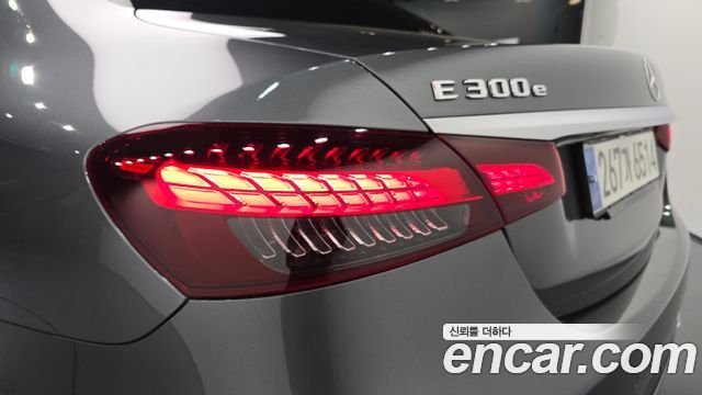 Mercedes-Benz E-Class E300e 4MATIC Exclusive