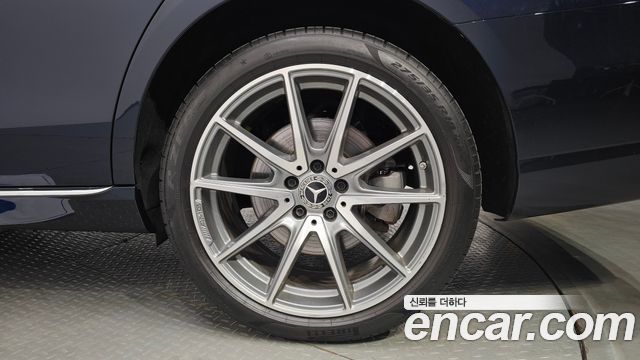 Mercedes-Benz E-Class E300e 4MATIC Exclusive