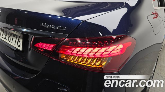 Mercedes-Benz E-Class E300e 4MATIC Exclusive