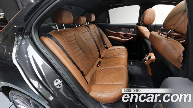 Mercedes-Benz E-Class E350 4MATIC AMG Line